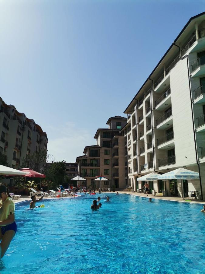 Pool Apartment Amadeus Lux Slântsjev Brjag Eksteriør bilde