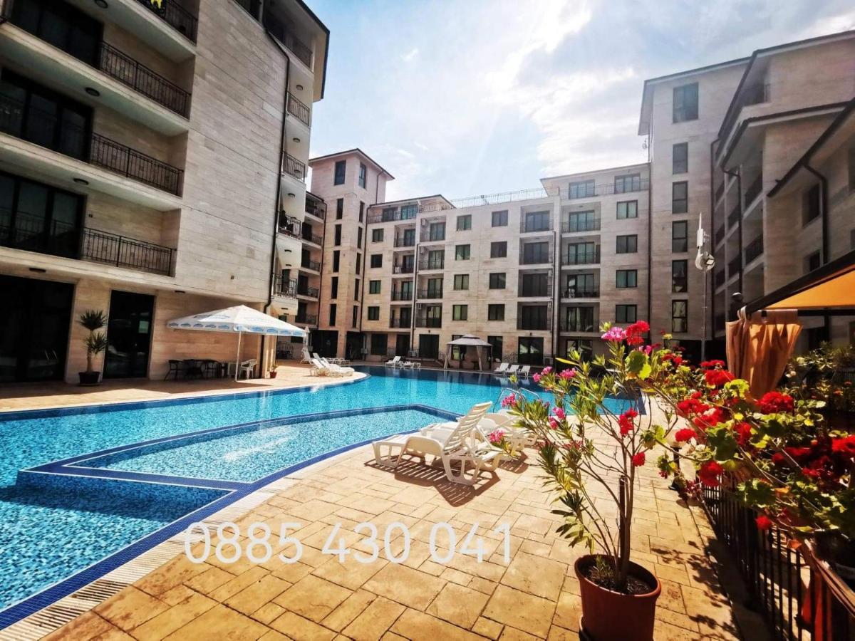 Pool Apartment Amadeus Lux Slântsjev Brjag Eksteriør bilde